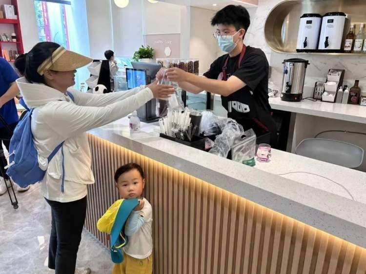 从校园到社区他们带来了书香咖啡香(图4)