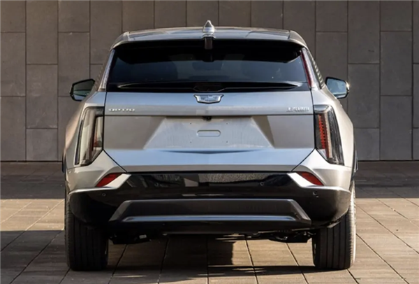又一豪华品牌发布全新车型：纯电版凯迪拉克“XT5”曝光(图2)