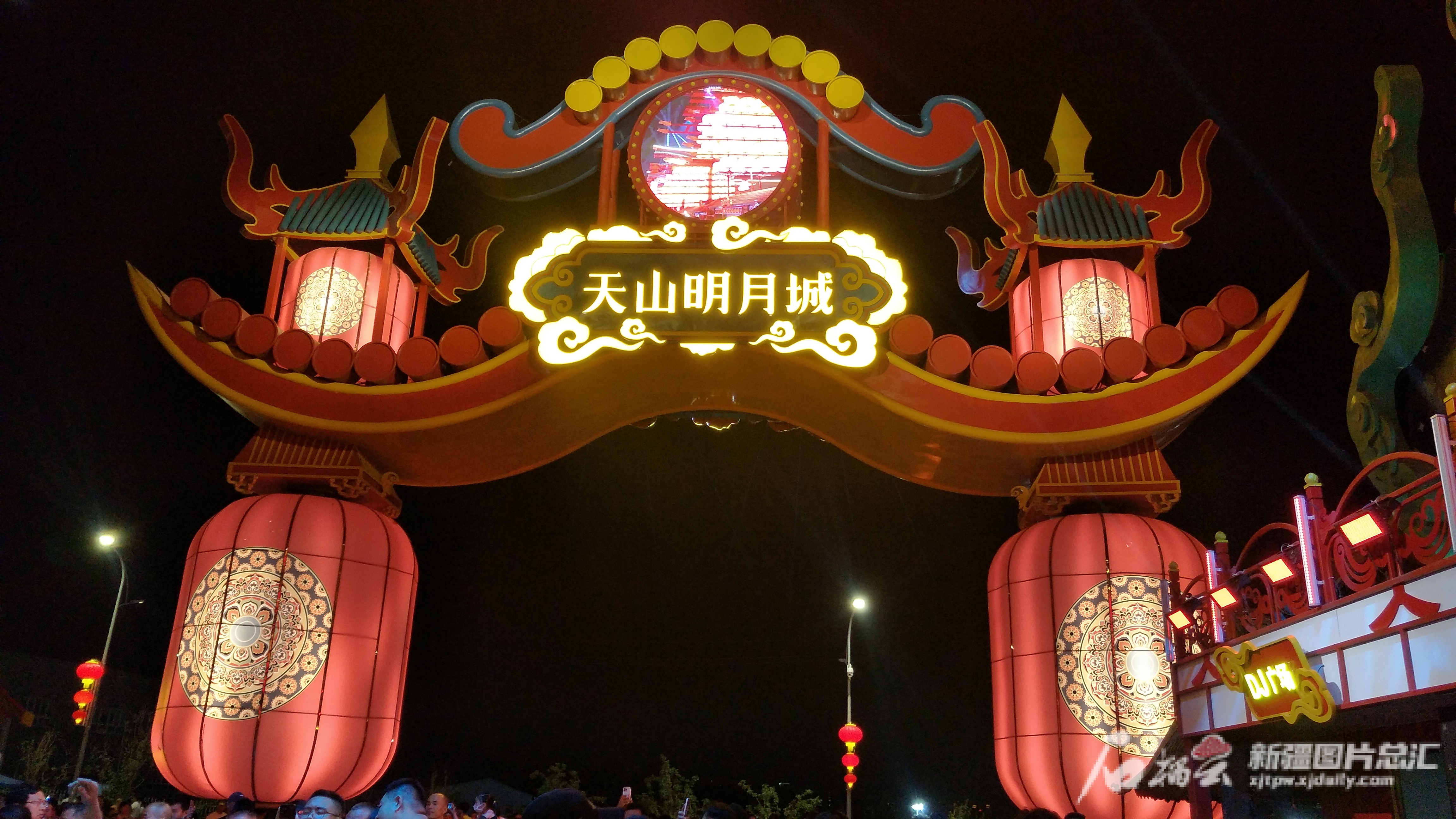 给“烟火气”添上“文化味” 新疆夜间经济在升级(图3)