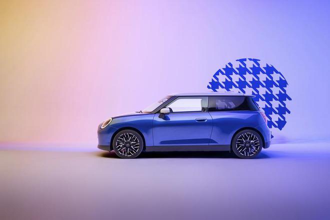 MINI品牌开启电动化进程：电动MINI Cooper主打极简设计与数字化体验(图2)
