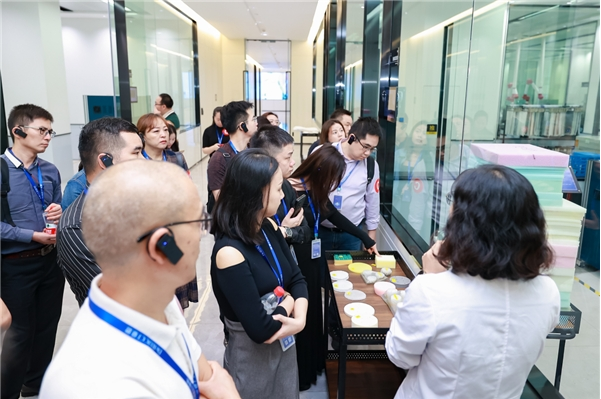任泽平走进慕思共话新型工业化转型和高端品牌发展之道(图4)