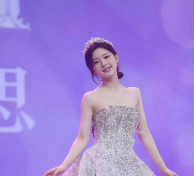 代言辱华品牌生日会被质疑“割韭菜”赵露思也“翻车”了？(图7)