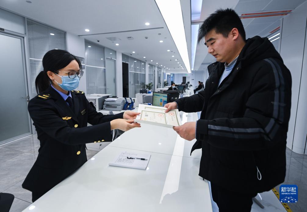 数读中国这十年丨居民人均可支配收入十年增长超80% 人民生活水平持续改善(图6)