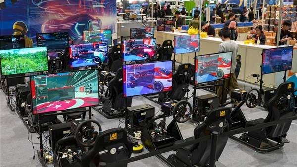 卡妙思CAMMUS出席香港国际汽车博览会首位赛车模拟器品牌亮相会场(图3)