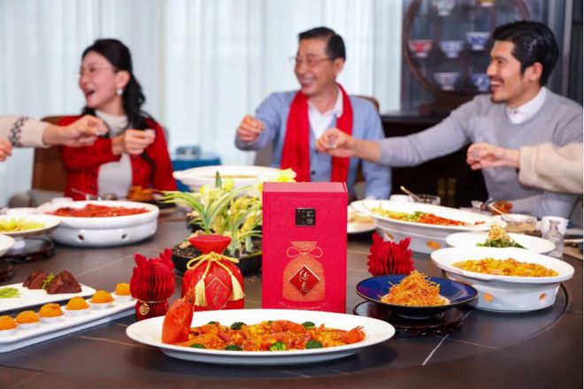 这顿春节团圆饭被酒鬼酒做成了热辣滚烫的品牌事件(图2)