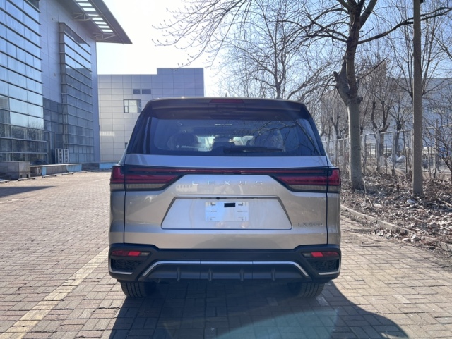 23款雷克萨斯LX600搭载35T V6双涡轮增压发动机最大输出415马力(图2)