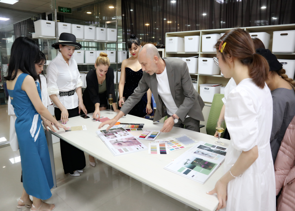 拥有自主品牌牢牢掌握话语权和定价权 这家外贸女装企业很“韧性”(图3)