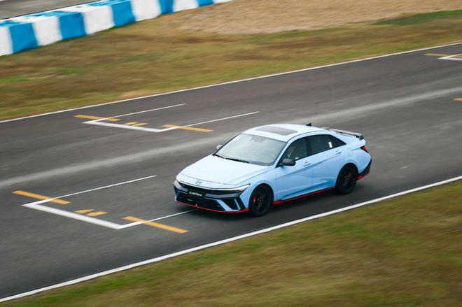 赛道之上驭风而行 2024现代汽车N品牌珠海赛道驾享体验营开跑(图2)