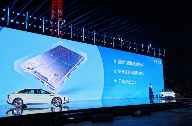 红旗EH7上市2298万起至高10万购车权益能否吹响新能源子品牌首战号角(图8)