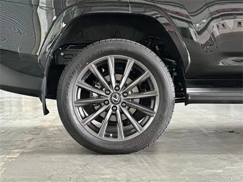 雷克萨斯LX600公路形势有着好动力输出(图5)