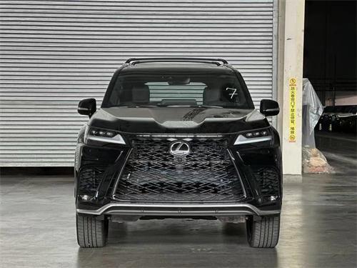 雷克萨斯LX600公路形势有着好动力输出(图1)