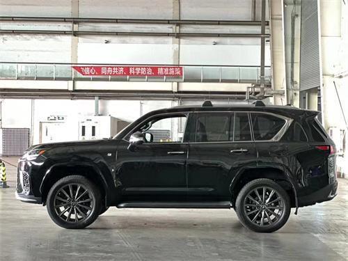 雷克萨斯LX600公路形势有着好动力输出(图4)