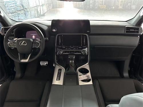 雷克萨斯LX600公路形势有着好动力输出(图3)