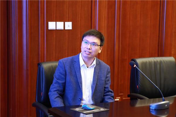 以铸造世界品牌为目标——中国橡胶工业协会会长徐文英调研江苏兴达(图3)