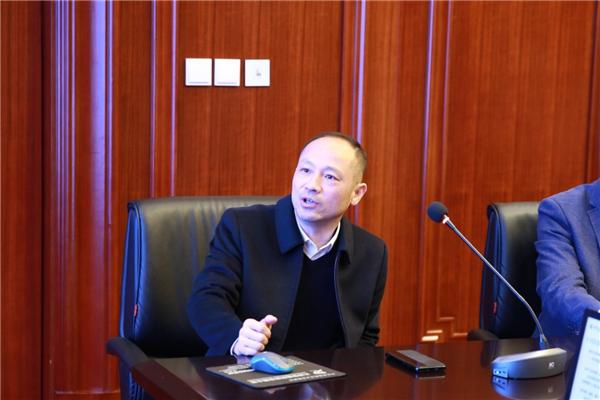 以铸造世界品牌为目标——中国橡胶工业协会会长徐文英调研江苏兴达(图4)