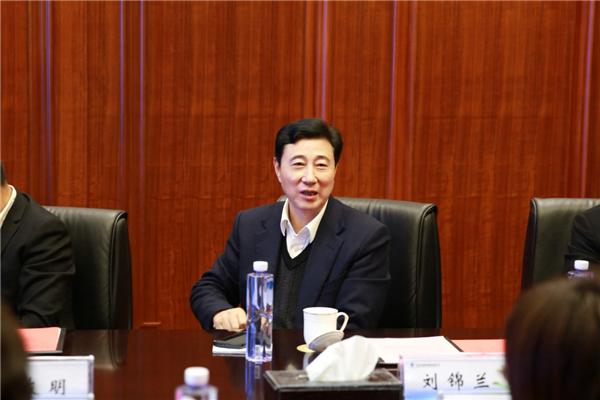 以铸造世界品牌为目标——中国橡胶工业协会会长徐文英调研江苏兴达(图5)