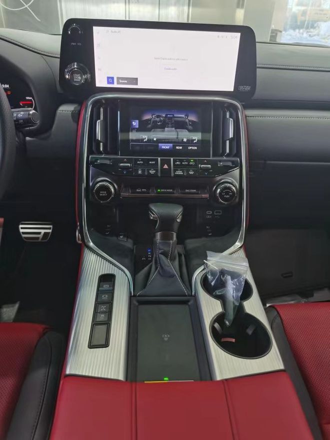 眉清目秀雷克萨斯LX600最近浓眉大眼(图2)