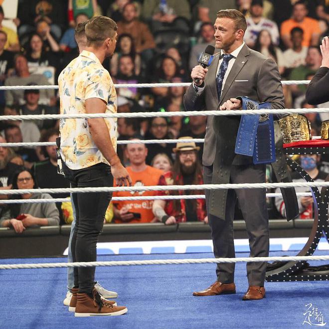 WWE冠军下一位挑战者敲定蓝色品牌新版双打腰带长这样？(图5)