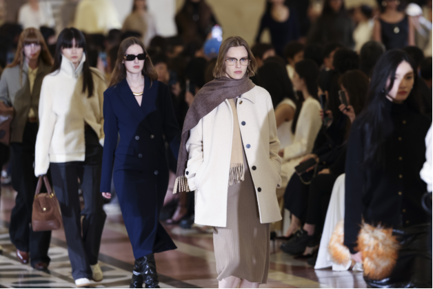 新闻女王佘诗曼出席「Portrayals女性绘像」INSUN恩裳20周年发布秀共鉴极简美学(图10)