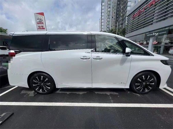 内部双擎版丰田埃尔法配有全景影像对于这(图6)