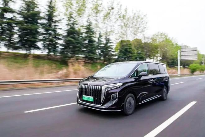 红旗最有面子的3款车！30T+8AT能输出337马力还有全系四驱MPV(图9)