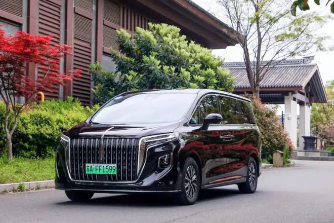 红旗最有面子的3款车！30T+8AT能输出337马力还有全系四驱MPV(图10)